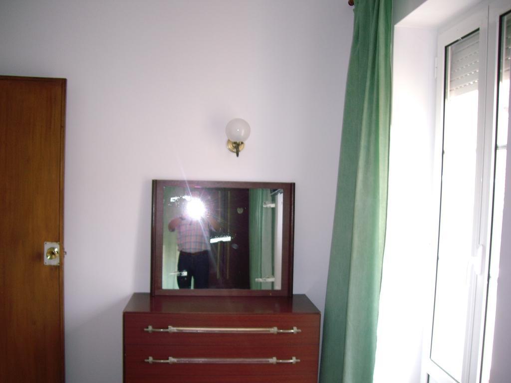 Residencial Camoes Bed and Breakfast Lisboa Værelse billede